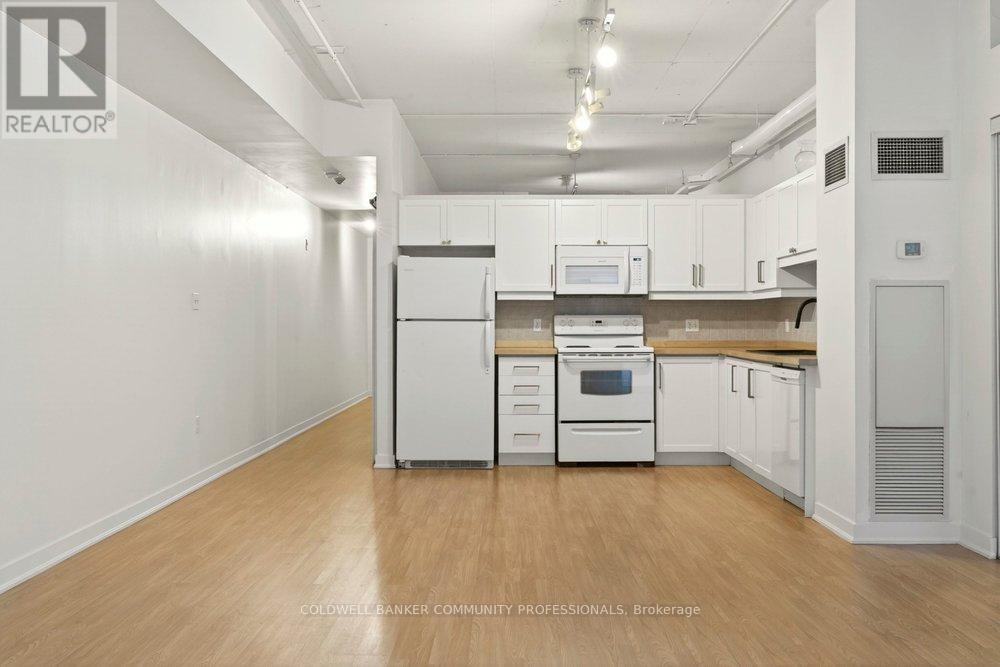 120 Jackson Street W, Hamilton, ON - Indoor Photo Showing Kitchen