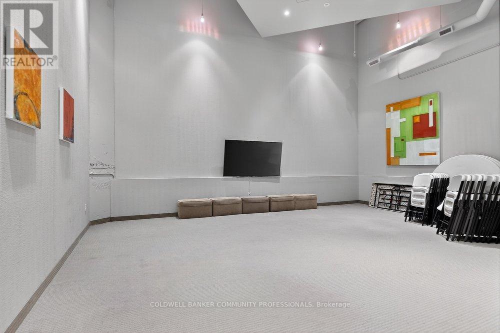 120 Jackson Street W, Hamilton, ON - Indoor Photo Showing Other Room