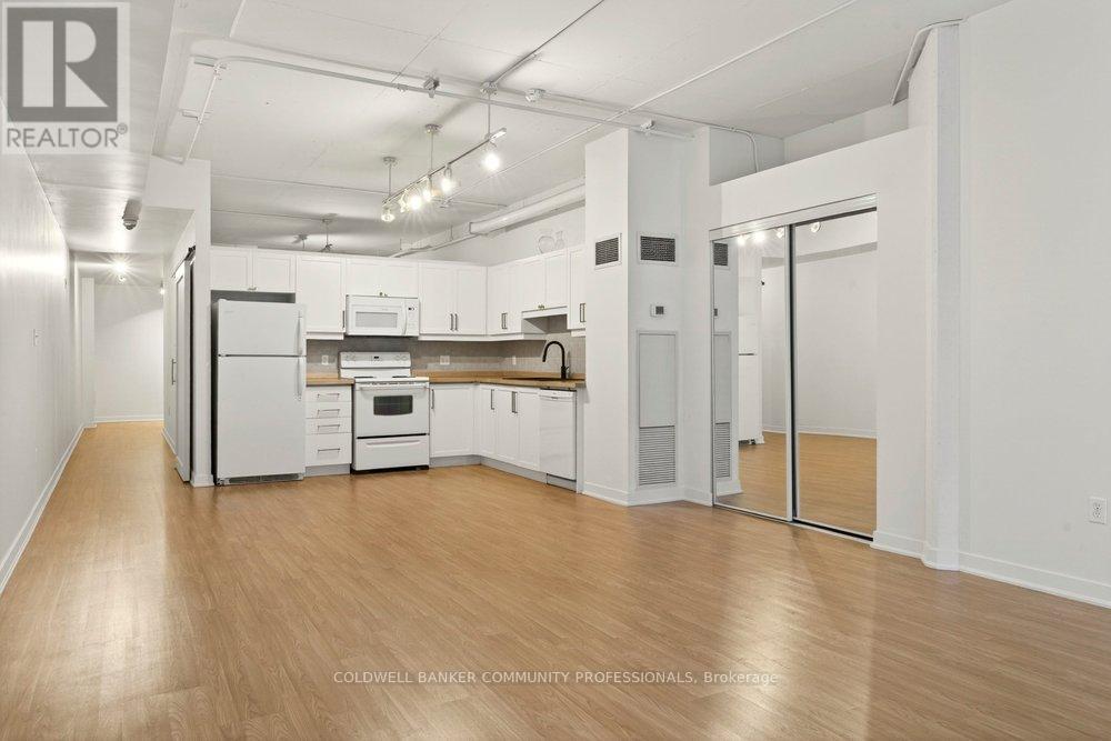 120 Jackson Street W, Hamilton, ON - Indoor Photo Showing Kitchen