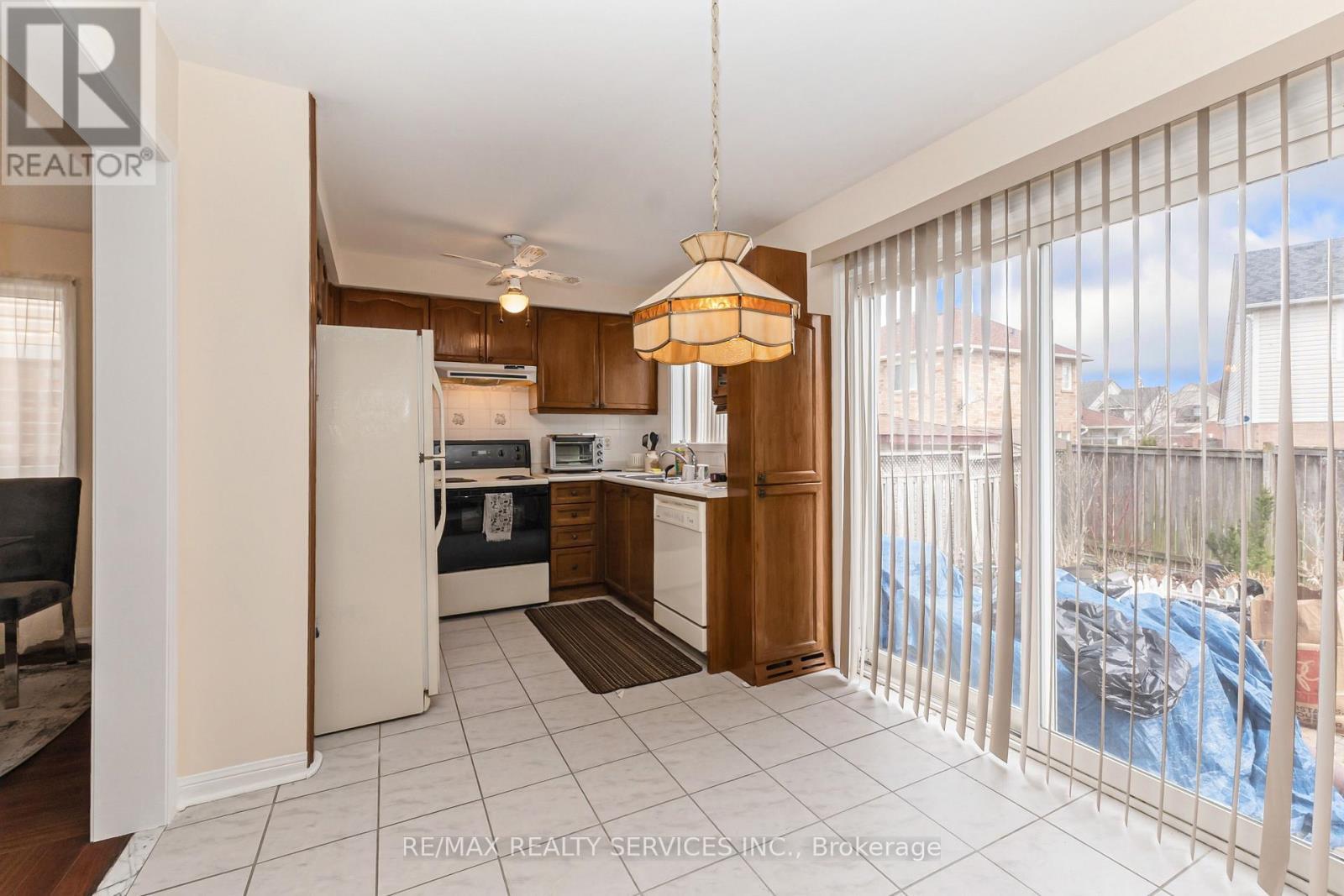 3 Springhurst Avenue, Brampton, ON - Indoor Photo Showing Kitchen
