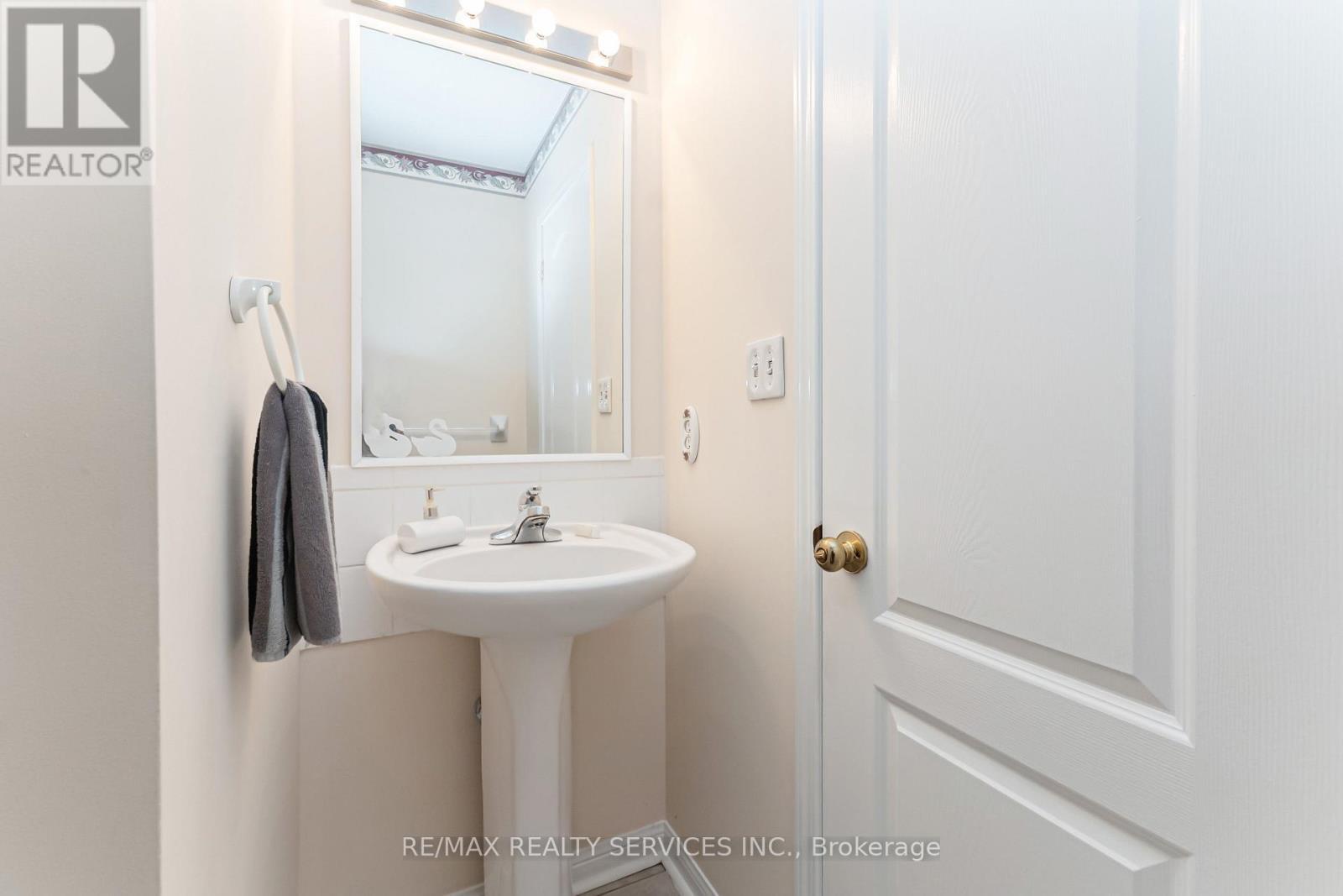 3 Springhurst Avenue, Brampton, ON - Indoor Photo Showing Bathroom