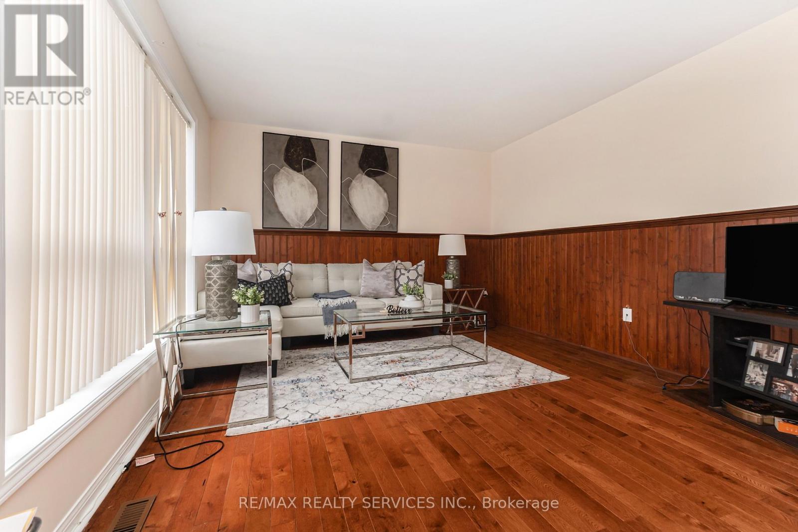 3 Springhurst Avenue, Brampton, ON - Indoor Photo Showing Living Room