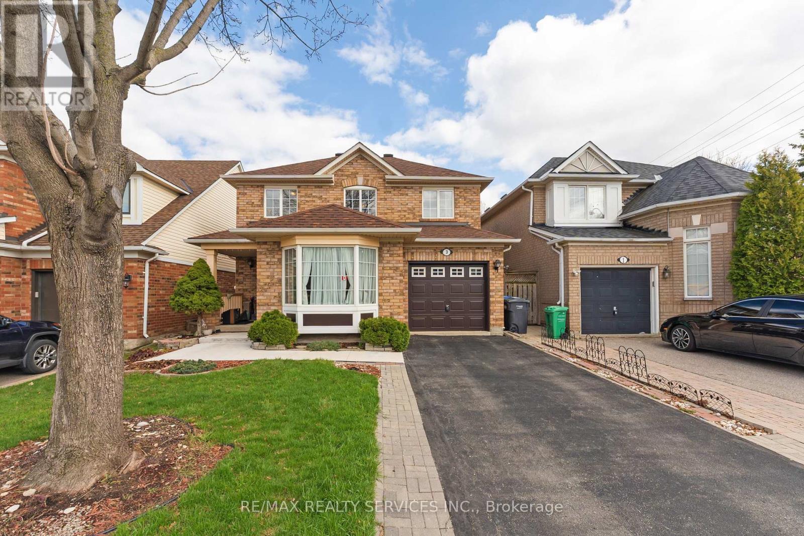 3 Springhurst Avenue, Brampton, ON - Outdoor With Facade