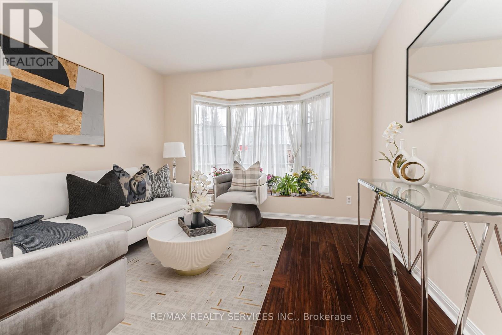 3 Springhurst Avenue, Brampton, ON - Indoor Photo Showing Living Room