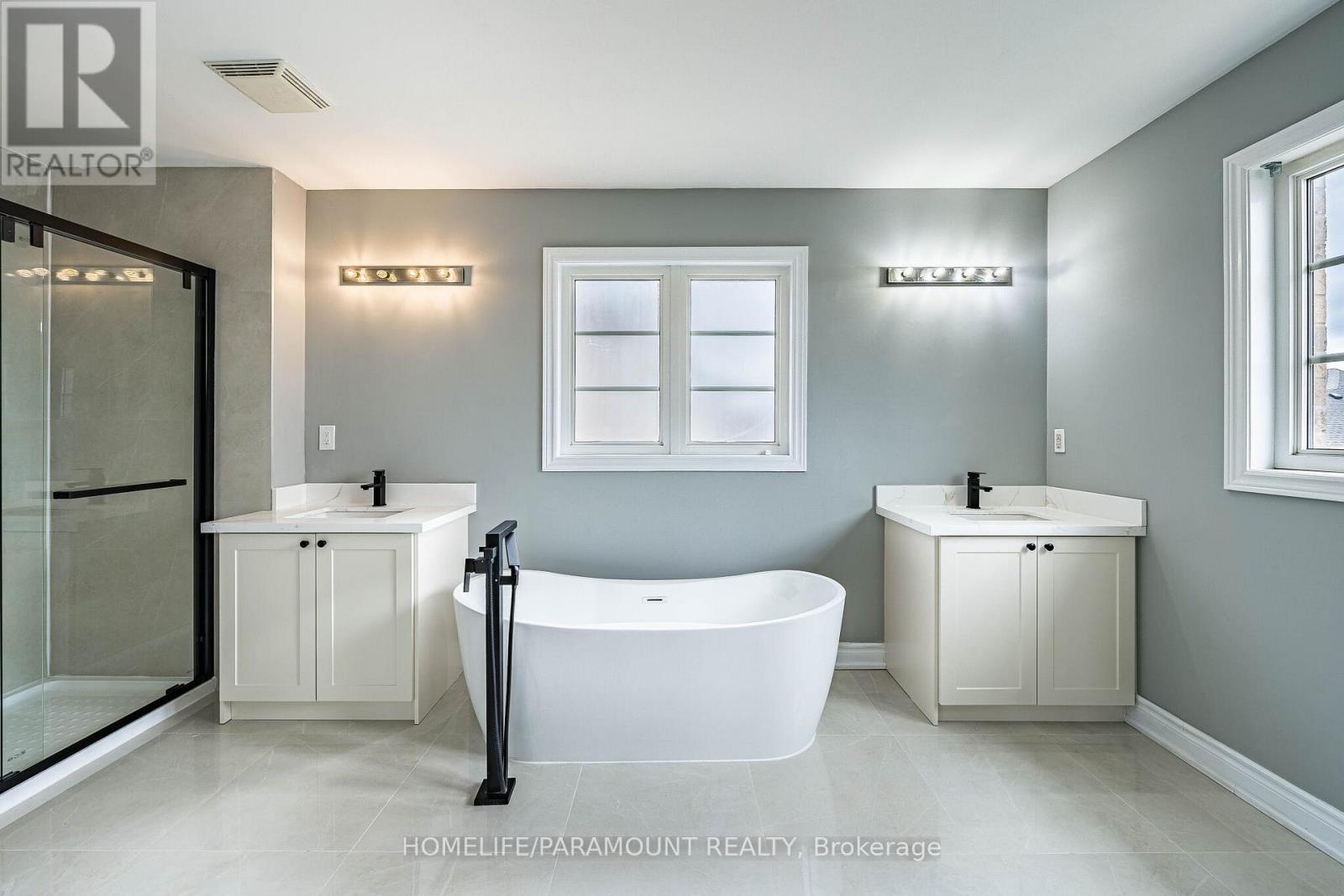 121 Highmark Drive, Vaughan, ON - Indoor Photo Showing Bathroom