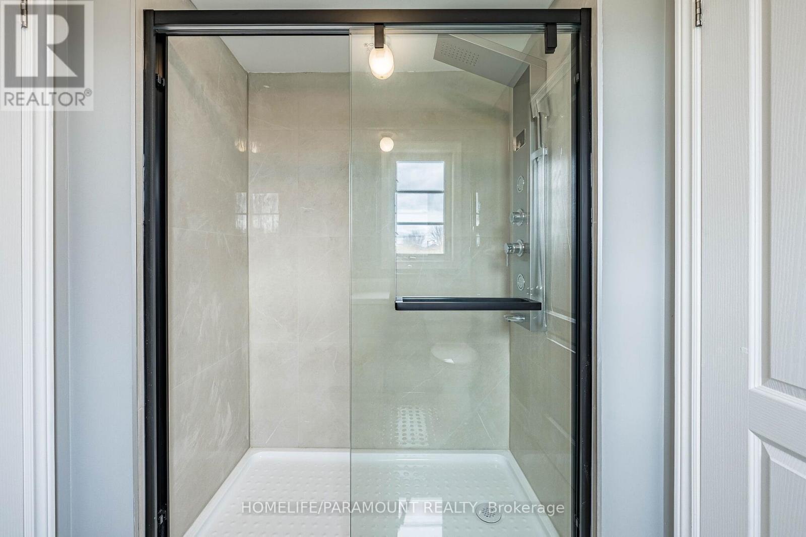 121 Highmark Drive, Vaughan, ON - Indoor Photo Showing Bathroom