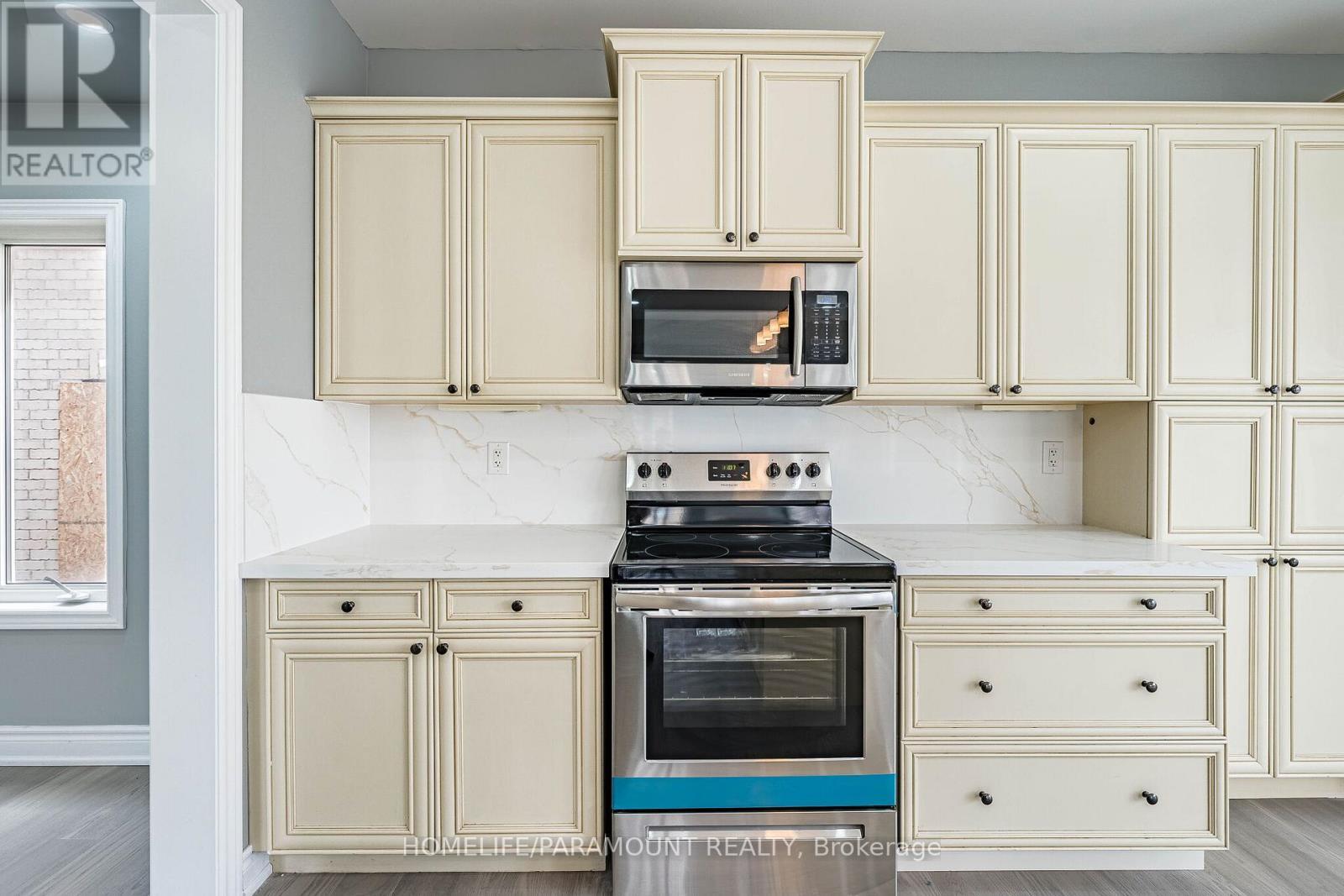 121 Highmark Drive, Vaughan, ON - Indoor Photo Showing Kitchen