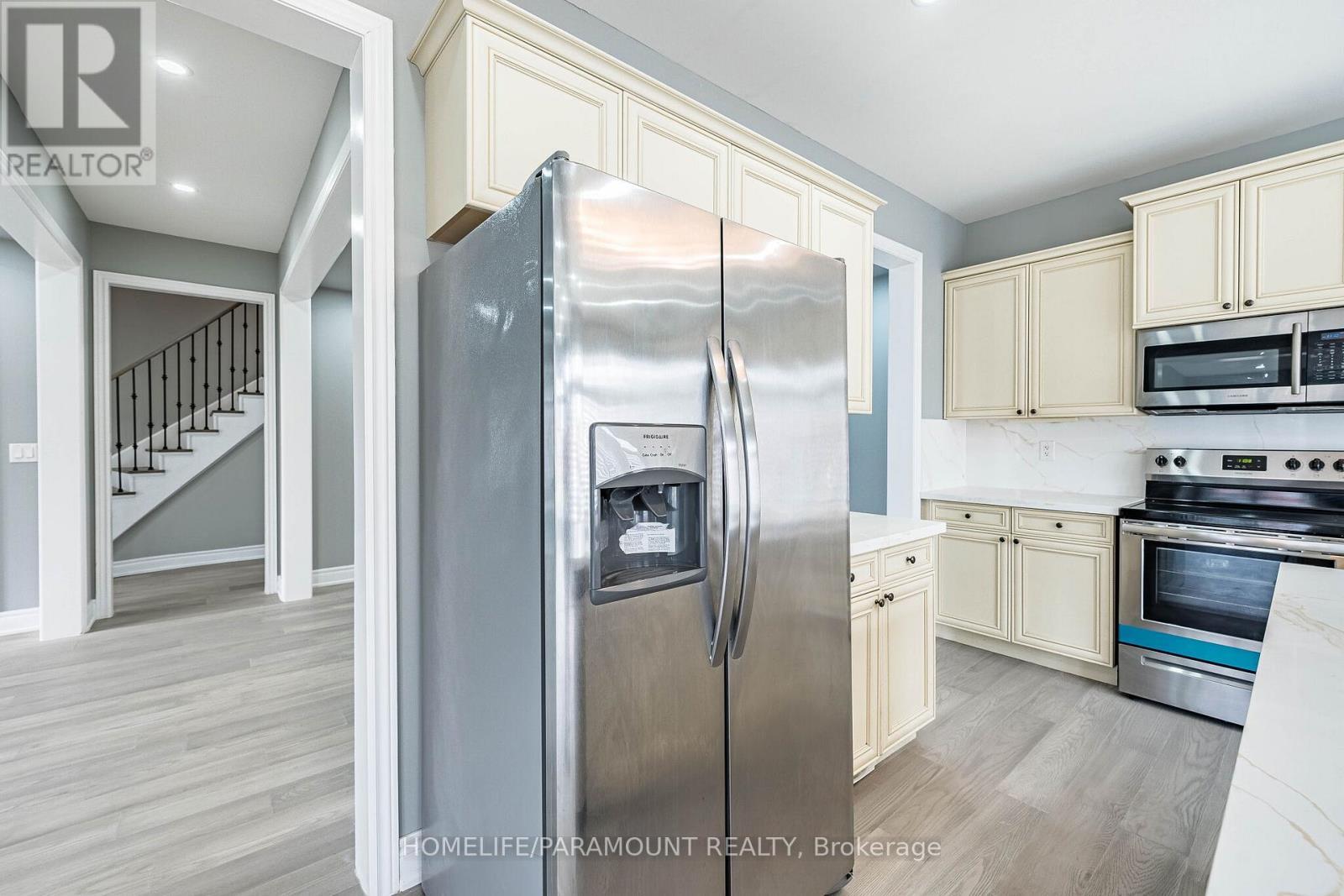 121 Highmark Drive, Vaughan, ON - Indoor Photo Showing Kitchen With Upgraded Kitchen