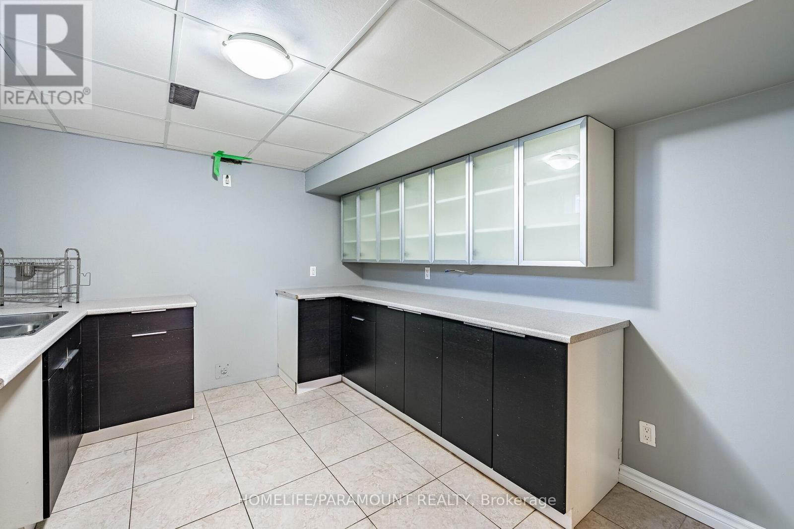 121 Highmark Drive, Vaughan, ON - Indoor Photo Showing Kitchen