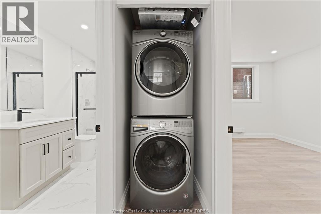 702 Pierre Unit# 4, Windsor, ON - Indoor Photo Showing Laundry Room