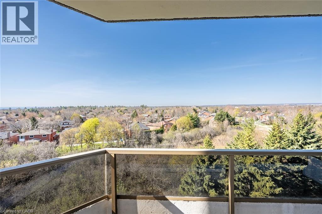 1901 Pilgrims Way Unit# 706, Oakville, ON - Outdoor With View