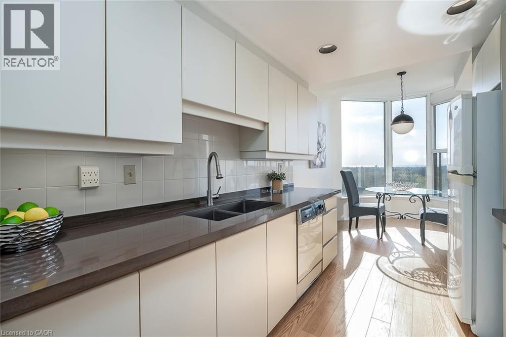 1901 Pilgrims Way Unit# 706, Oakville, ON - Indoor Photo Showing Kitchen With Double Sink