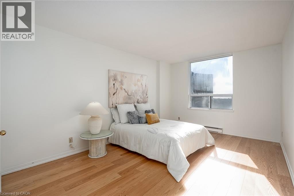 1901 Pilgrims Way Unit# 706, Oakville, ON - Indoor Photo Showing Bedroom