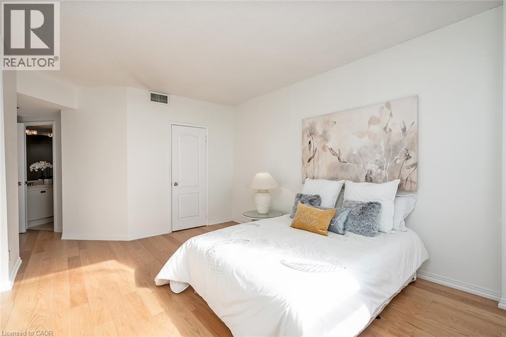 1901 Pilgrims Way Unit# 706, Oakville, ON - Indoor Photo Showing Bedroom