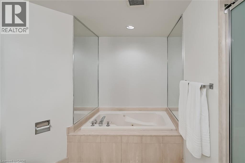 1901 Pilgrims Way Unit# 706, Oakville, ON - Indoor Photo Showing Bathroom