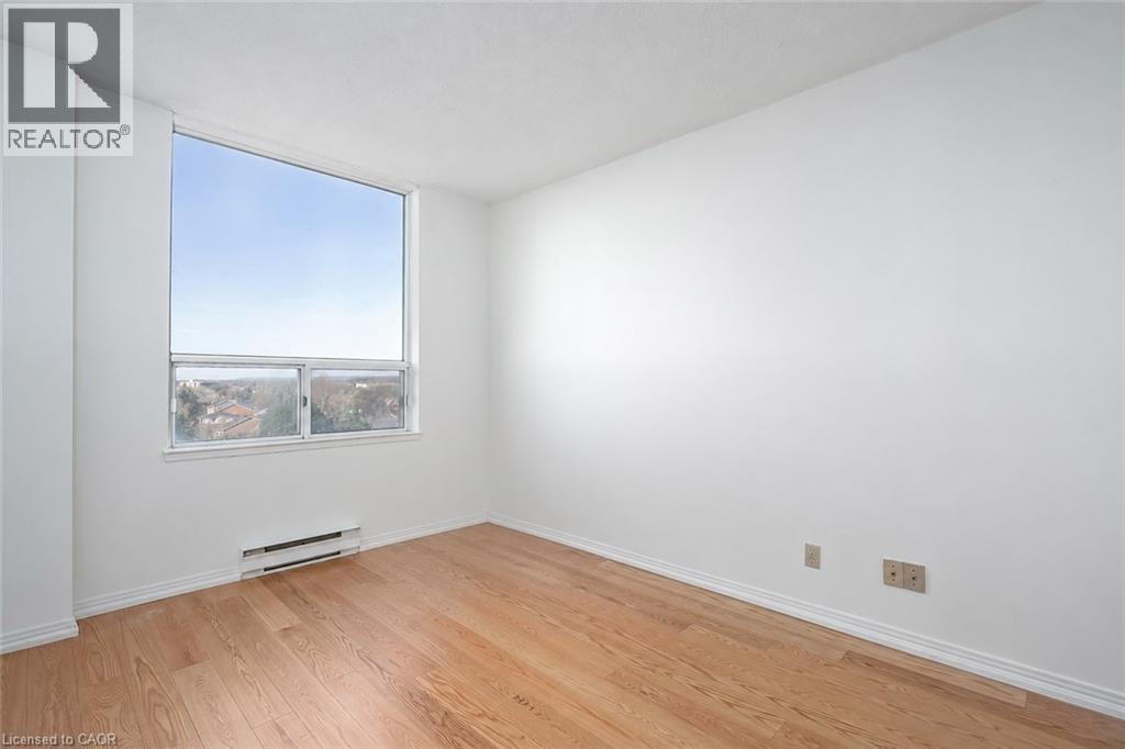 1901 Pilgrims Way Unit# 706, Oakville, ON - Indoor Photo Showing Other Room