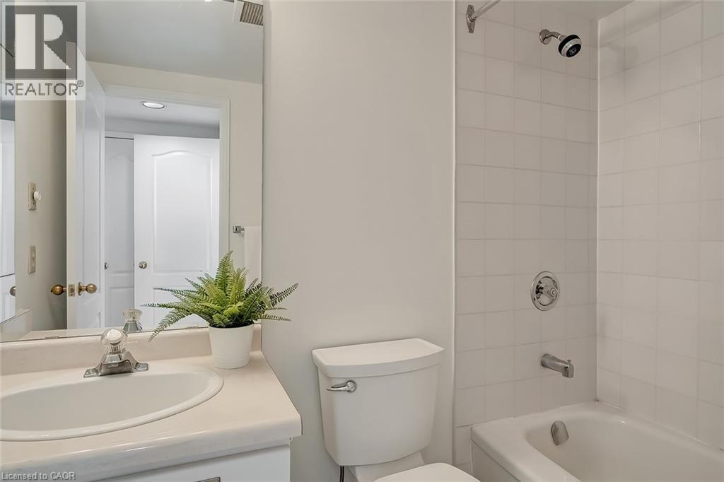 1901 Pilgrims Way Unit# 706, Oakville, ON - Indoor Photo Showing Bathroom