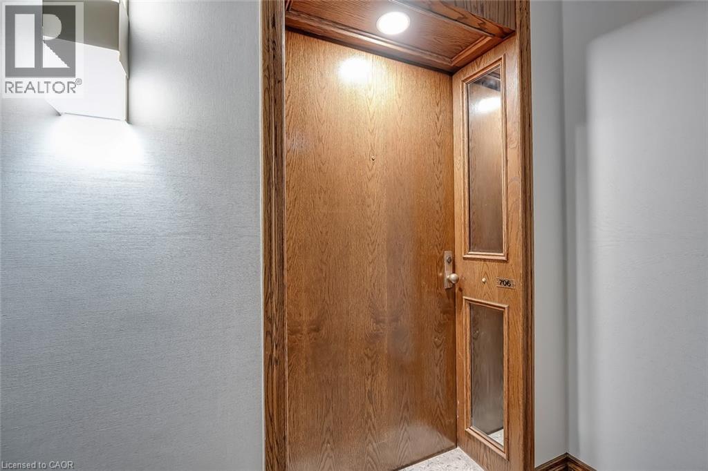 1901 Pilgrims Way Unit# 706, Oakville, ON - Indoor Photo Showing Other Room