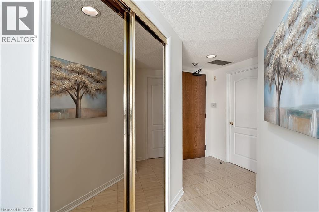 1901 Pilgrims Way Unit# 706, Oakville, ON - Indoor Photo Showing Other Room