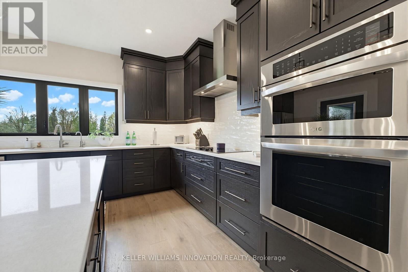 37 Gilmer Crescent, North Perth, ON - Indoor Photo Showing Kitchen With Upgraded Kitchen