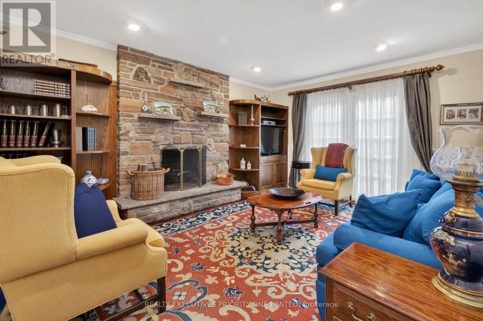 1149 Spragg Court, Mississauga, ON - Indoor Photo Showing Living Room With Fireplace