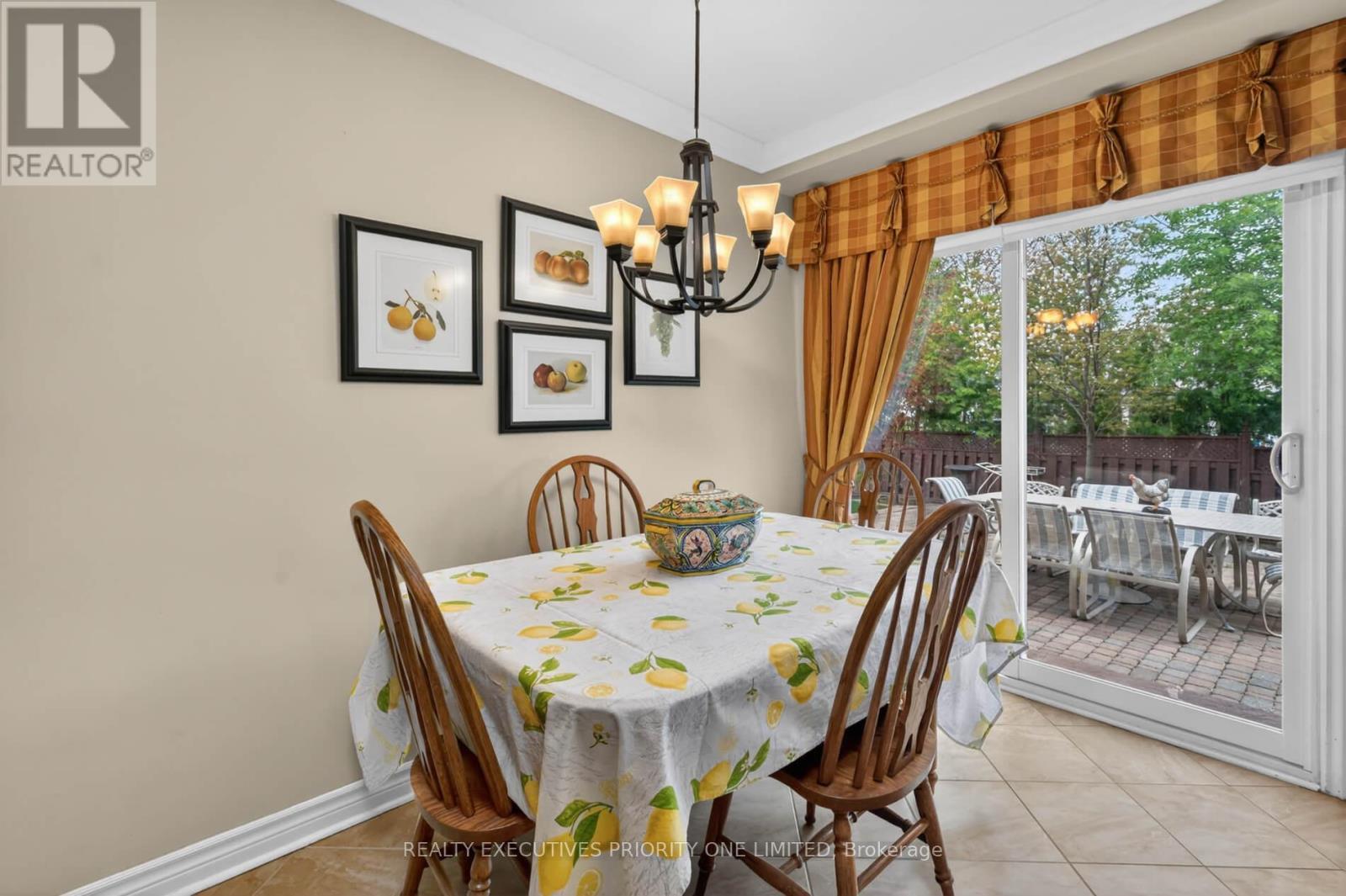 1149 Spragg Court, Mississauga, ON - Indoor Photo Showing Dining Room