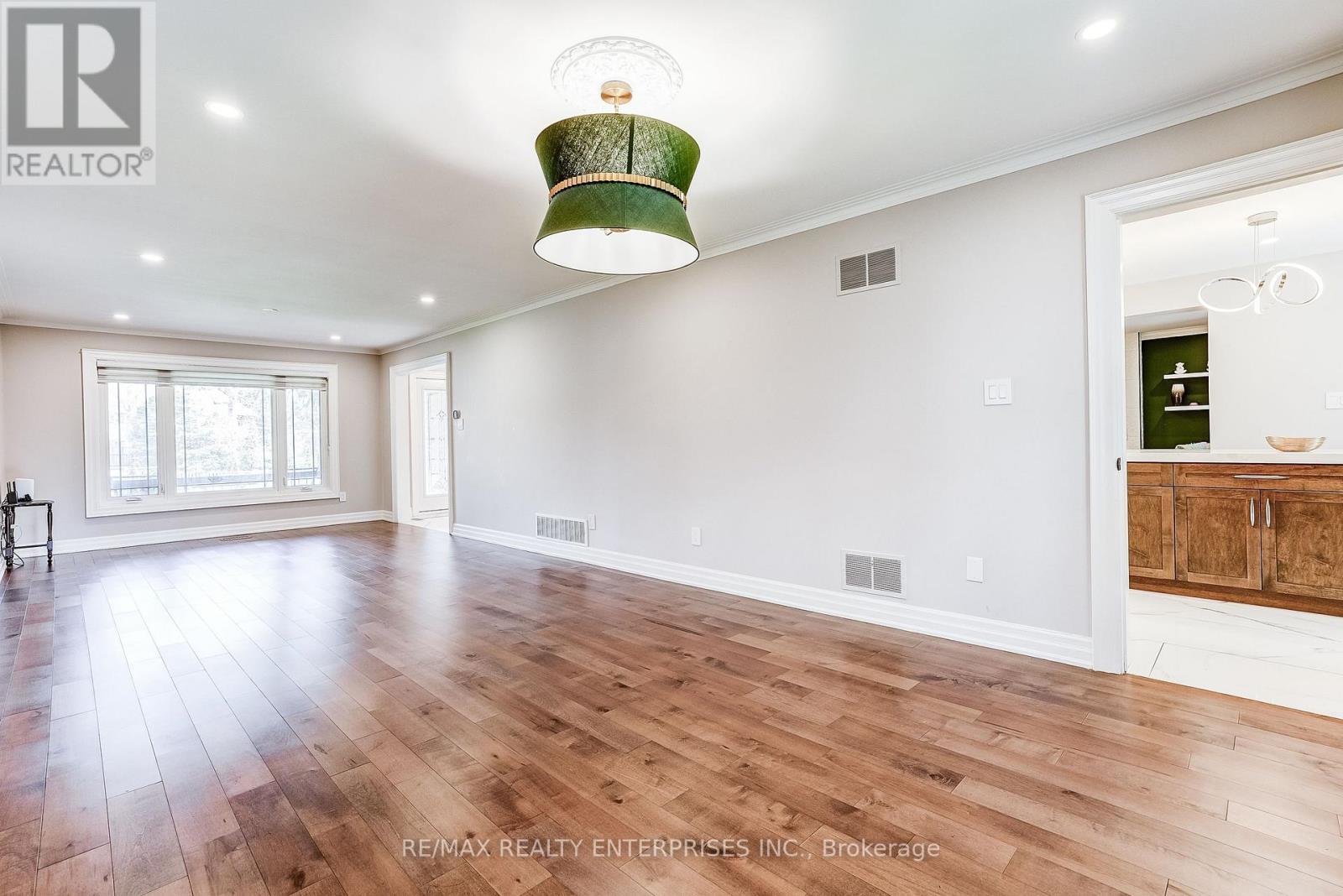 1264 Kane Road, Mississauga, ON - Indoor Photo Showing Kitchen With Upgraded Kitchen