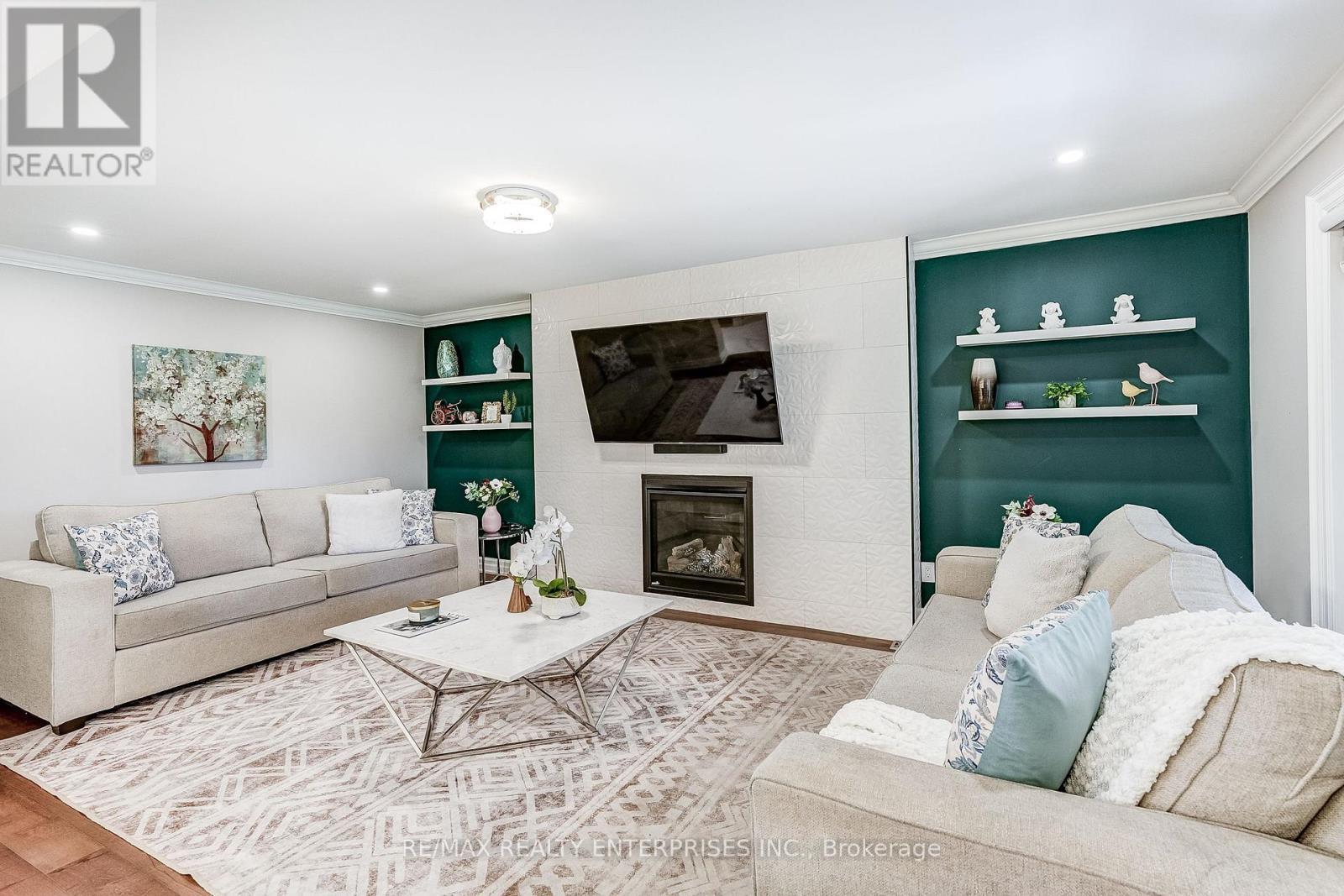 1264 Kane Road, Mississauga, ON - Indoor Photo Showing Living Room