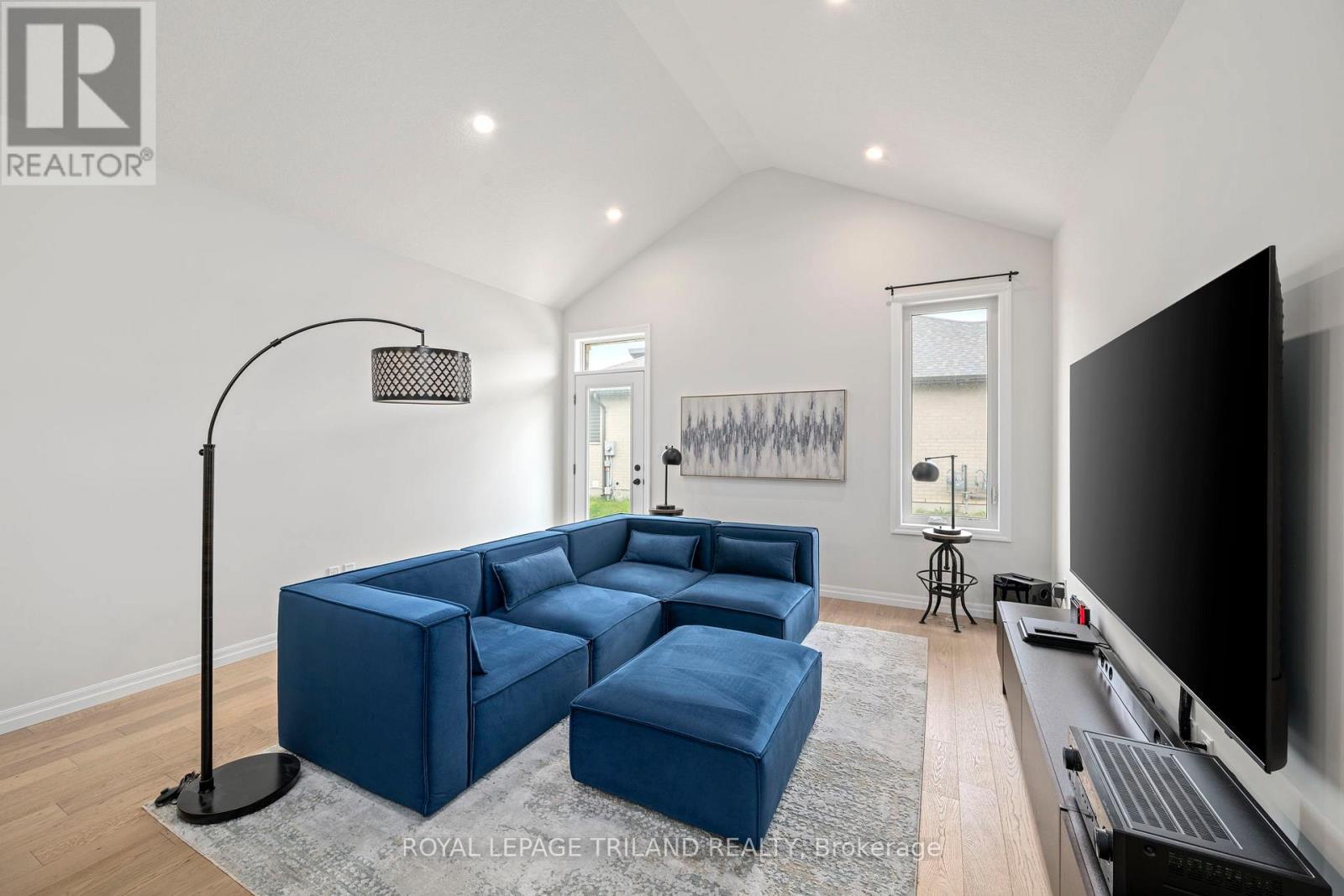 2 Evylean Court, St. Thomas, ON - Indoor Photo Showing Other Room