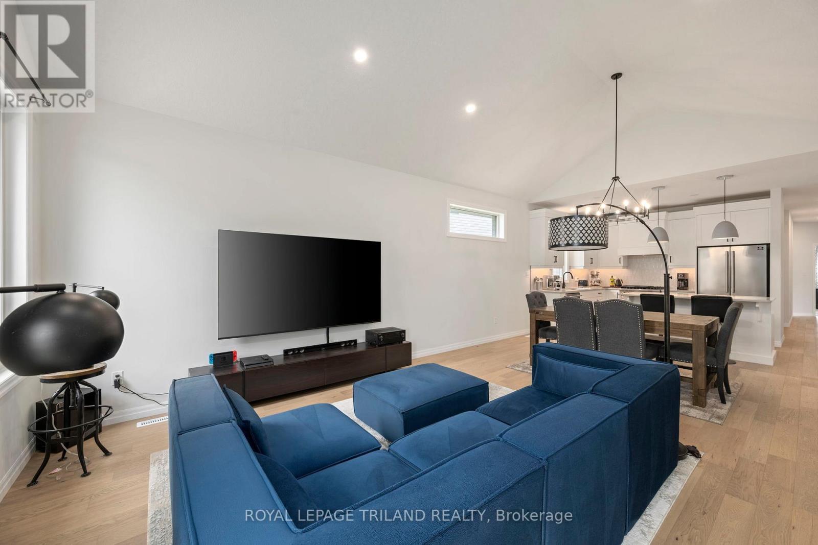 2 Evylean Court, St. Thomas, ON - Indoor Photo Showing Living Room