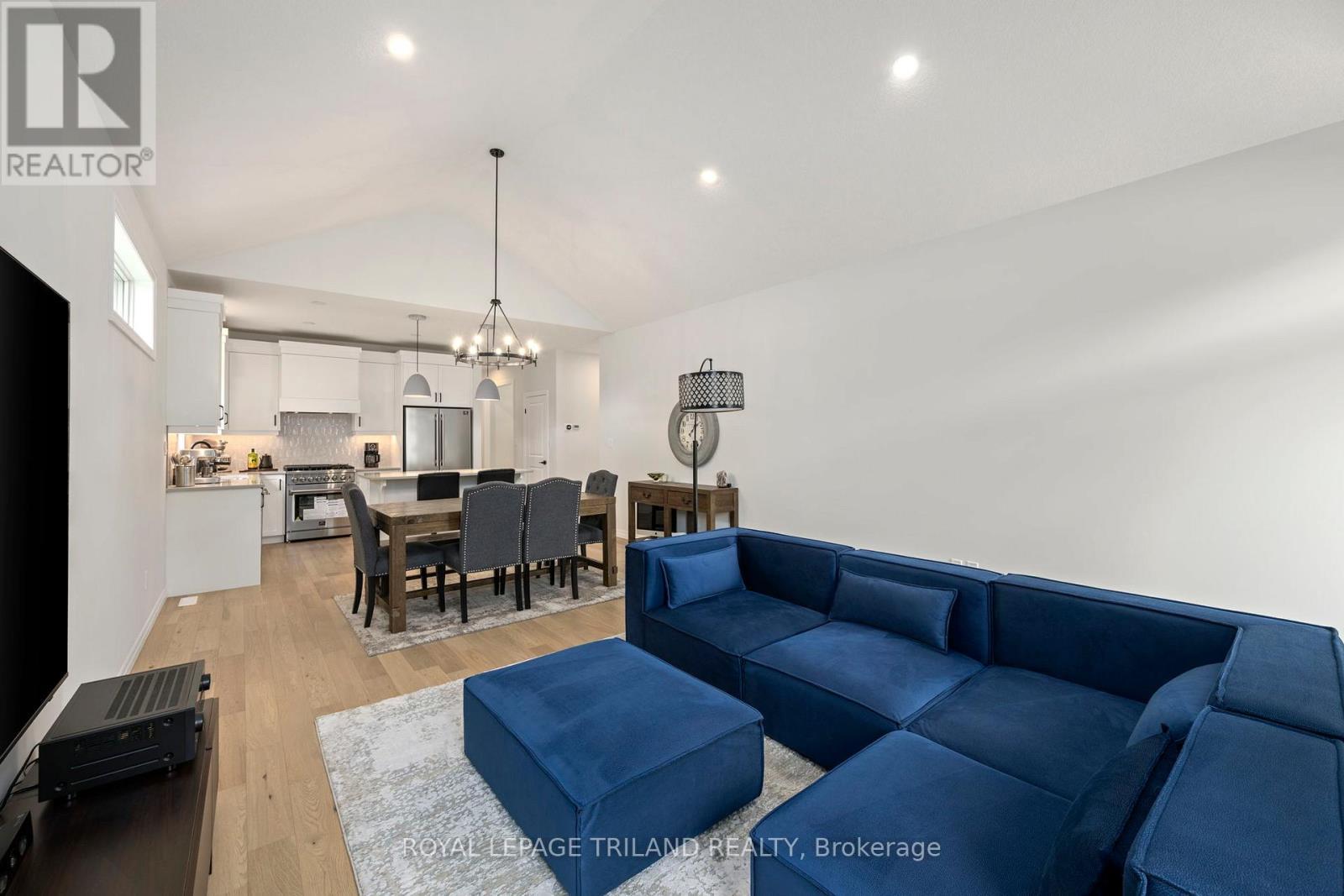2 Evylean Court, St. Thomas, ON - Indoor Photo Showing Living Room