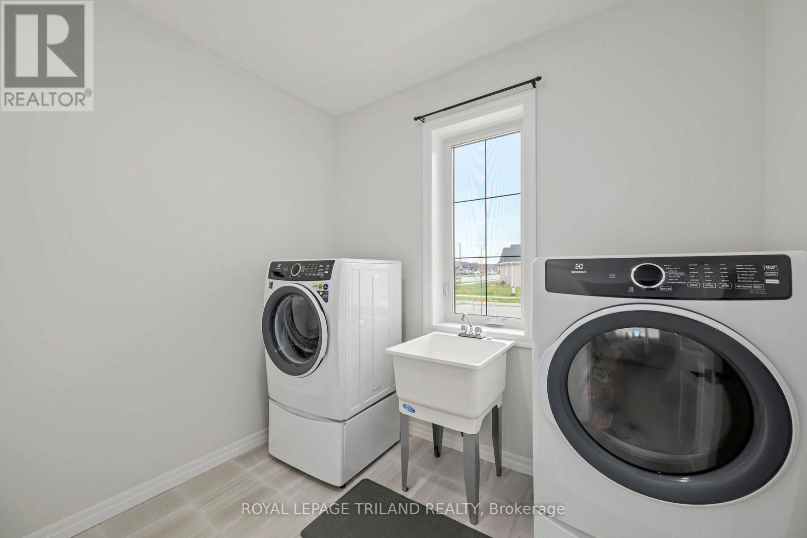 2 Evylean Court, St. Thomas, ON - Indoor Photo Showing Laundry Room