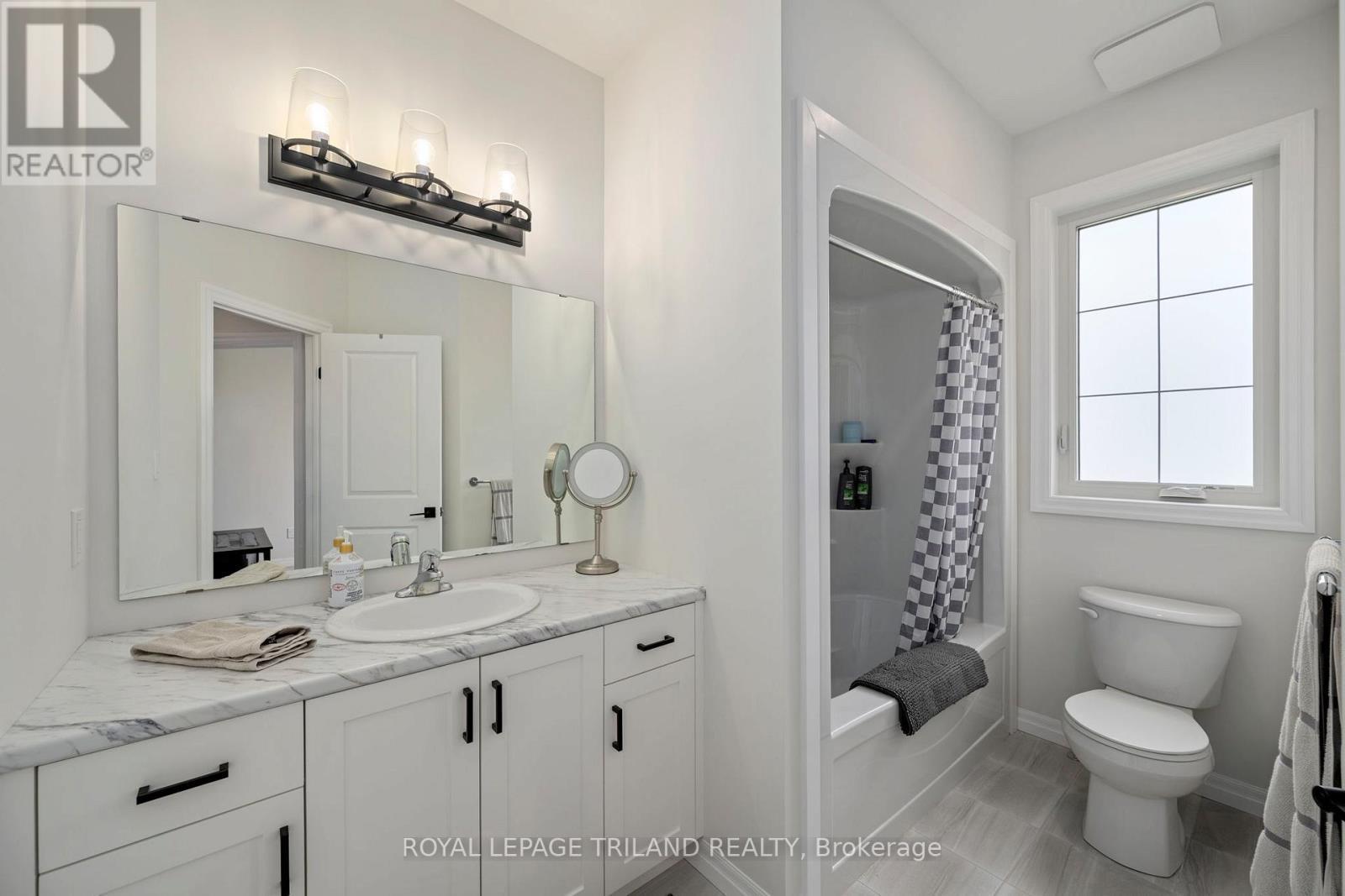2 Evylean Court, St. Thomas, ON - Indoor Photo Showing Bathroom