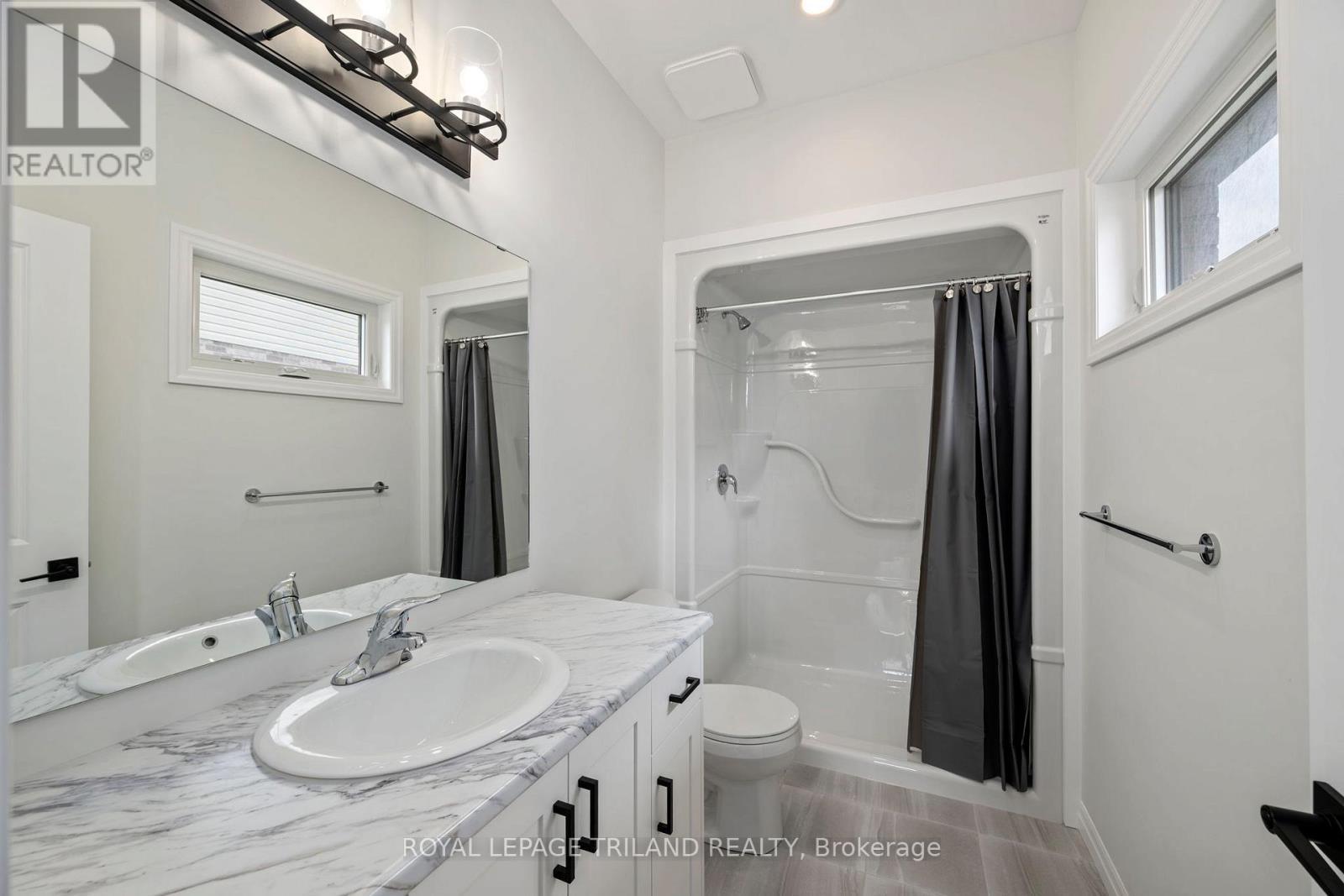 2 Evylean Court, St. Thomas, ON - Indoor Photo Showing Bathroom