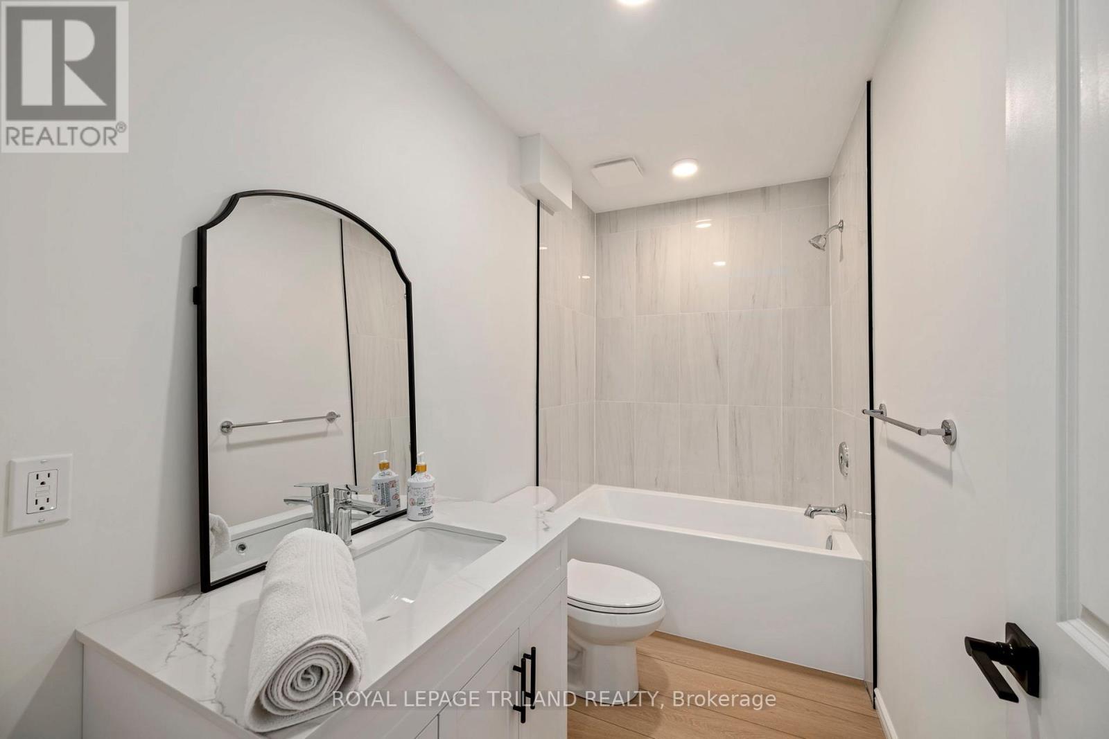 2 Evylean Court, St. Thomas, ON - Indoor Photo Showing Bathroom