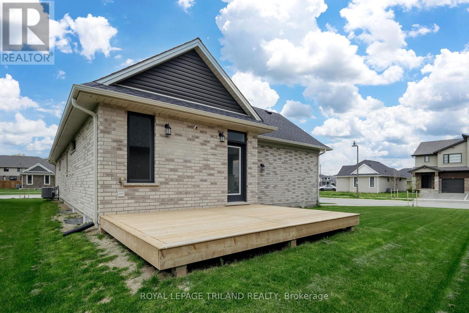 2 Evylean Court, St. Thomas, ON - Outdoor