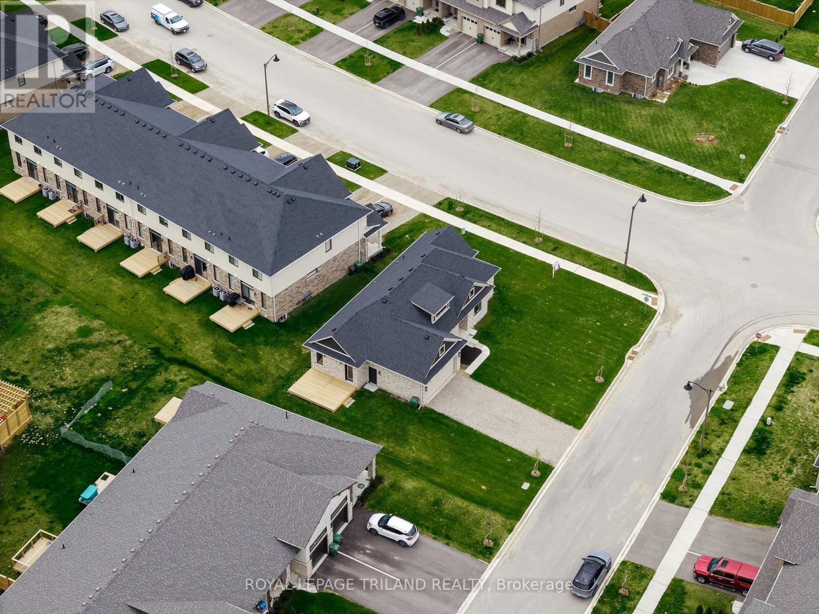 2 Evylean Court, St. Thomas, ON - With View