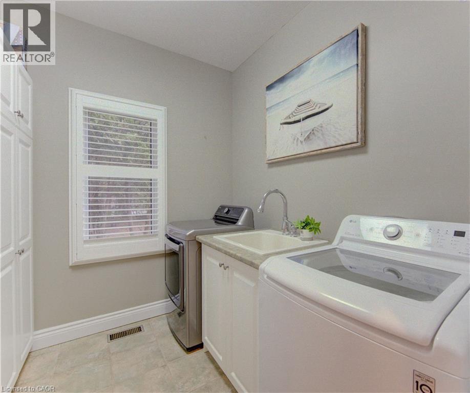 118 Old Mill Road, Cambridge, ON - Indoor Photo Showing Laundry Room