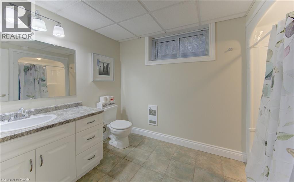 118 Old Mill Road, Cambridge, ON - Indoor Photo Showing Bathroom