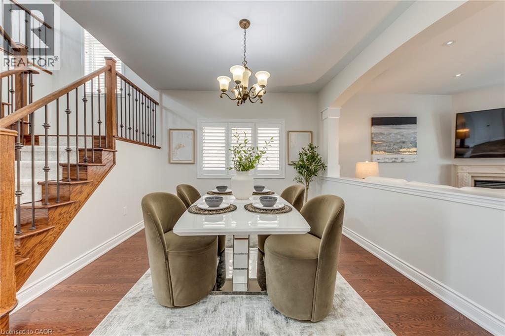 4208 Fuller Crescent, Burlington, ON - Indoor Photo Showing Dining Room