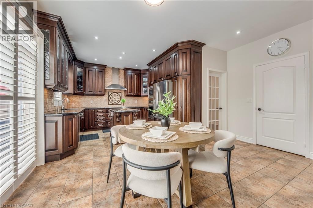 4208 Fuller Crescent, Burlington, ON - Indoor Photo Showing Dining Room