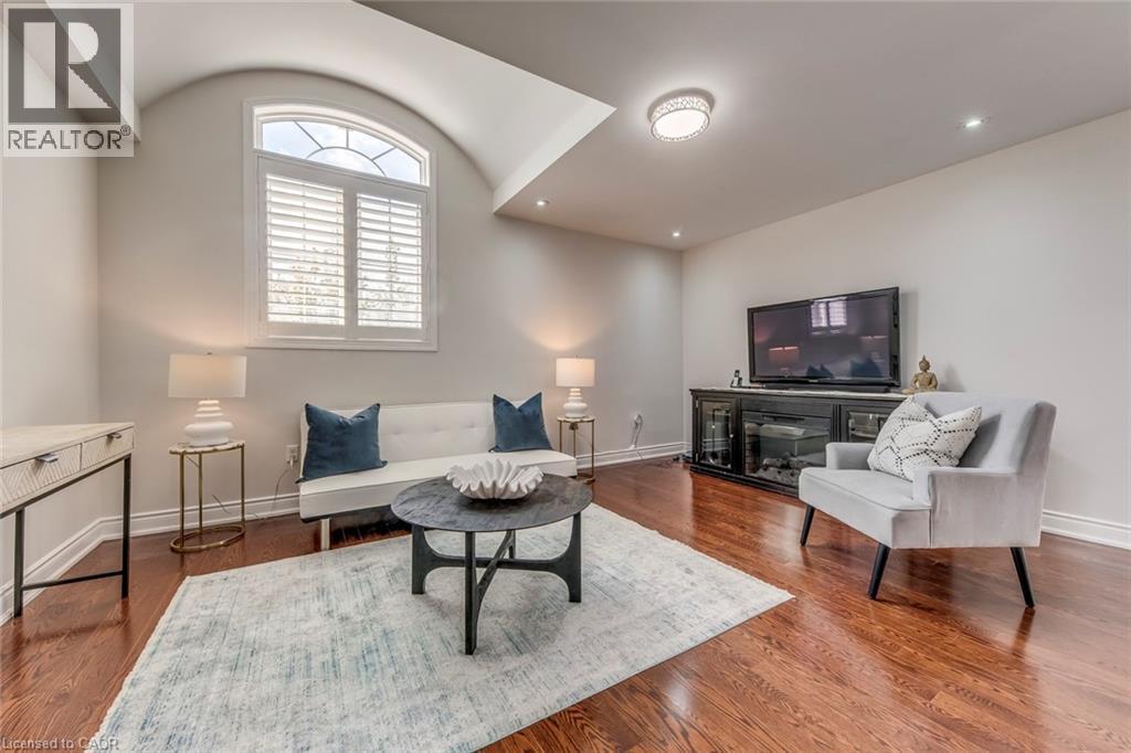 4208 Fuller Crescent, Burlington, ON - Indoor Photo Showing Living Room