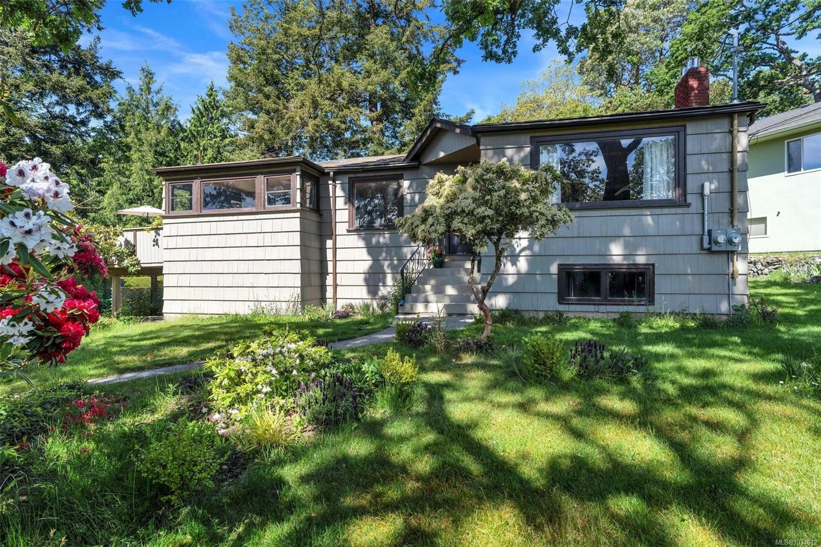 3580 Doncaster Dr, Saanich, BC