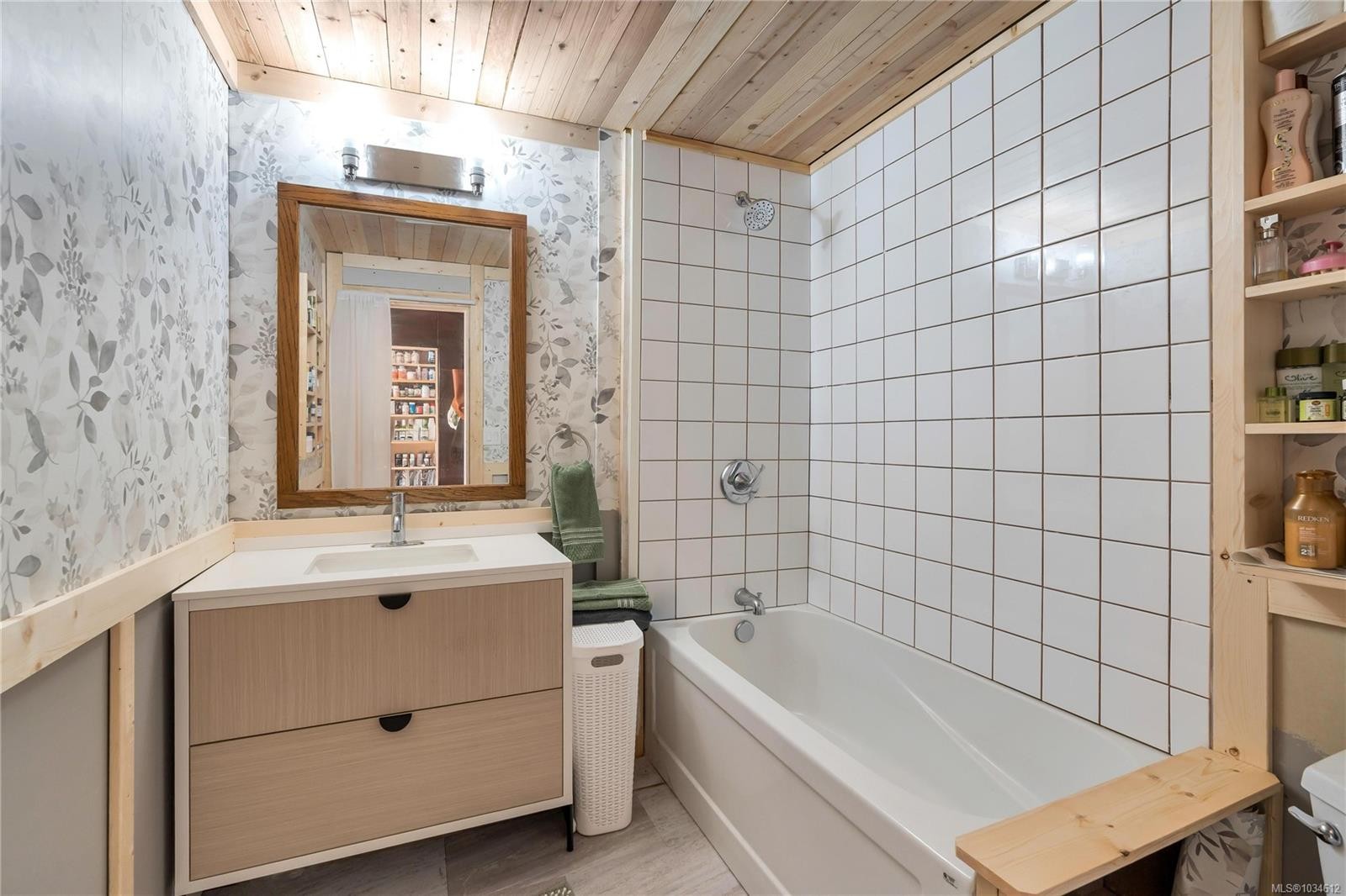 3580 Doncaster Dr, Saanich, BC