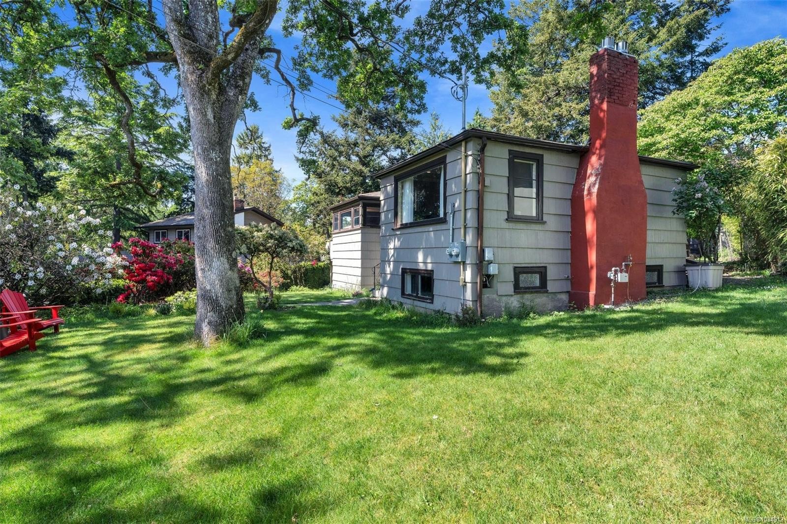 3580 Doncaster Dr, Saanich, BC