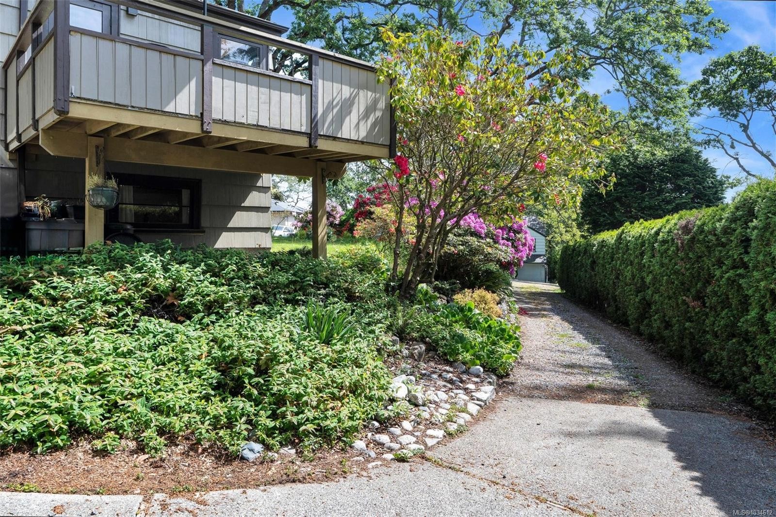 3580 Doncaster Dr, Saanich, BC