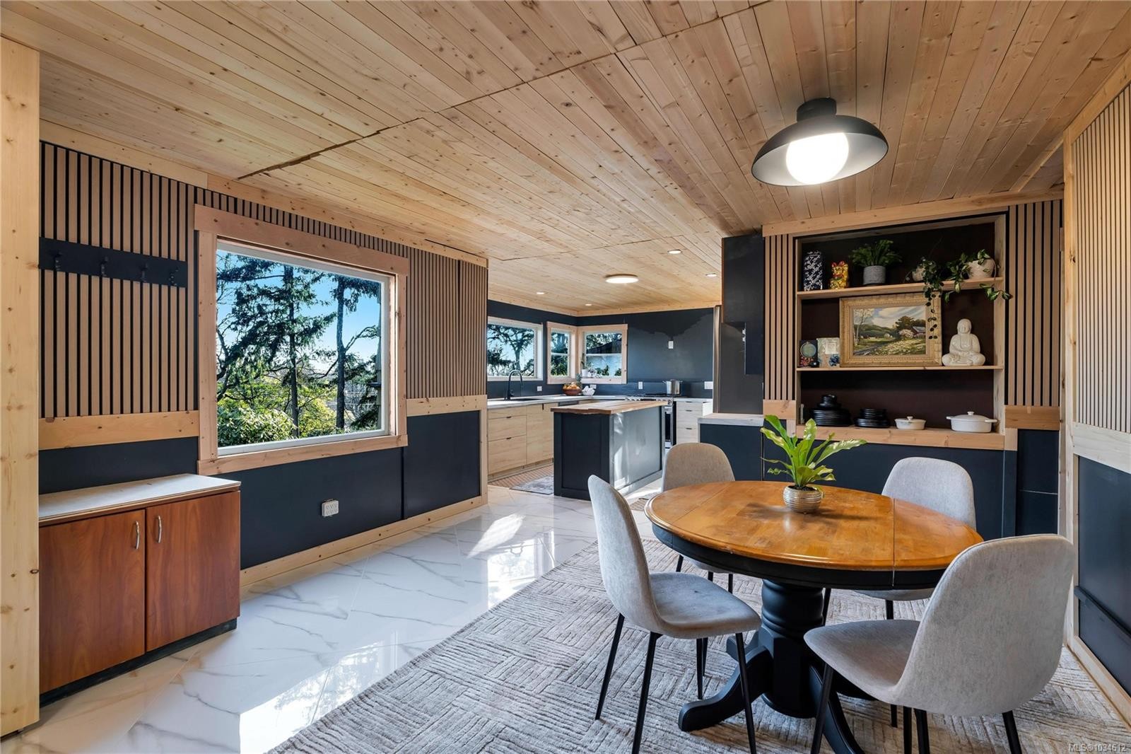 3580 Doncaster Dr, Saanich, BC