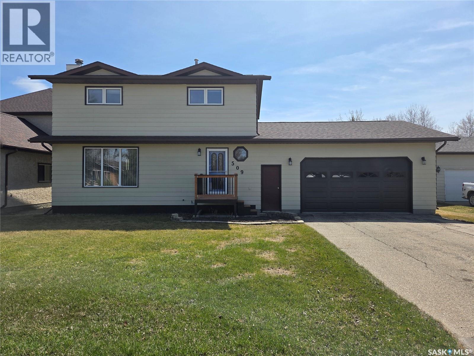 509 Carlyle Avenue, Carlyle, SK - Outdoor