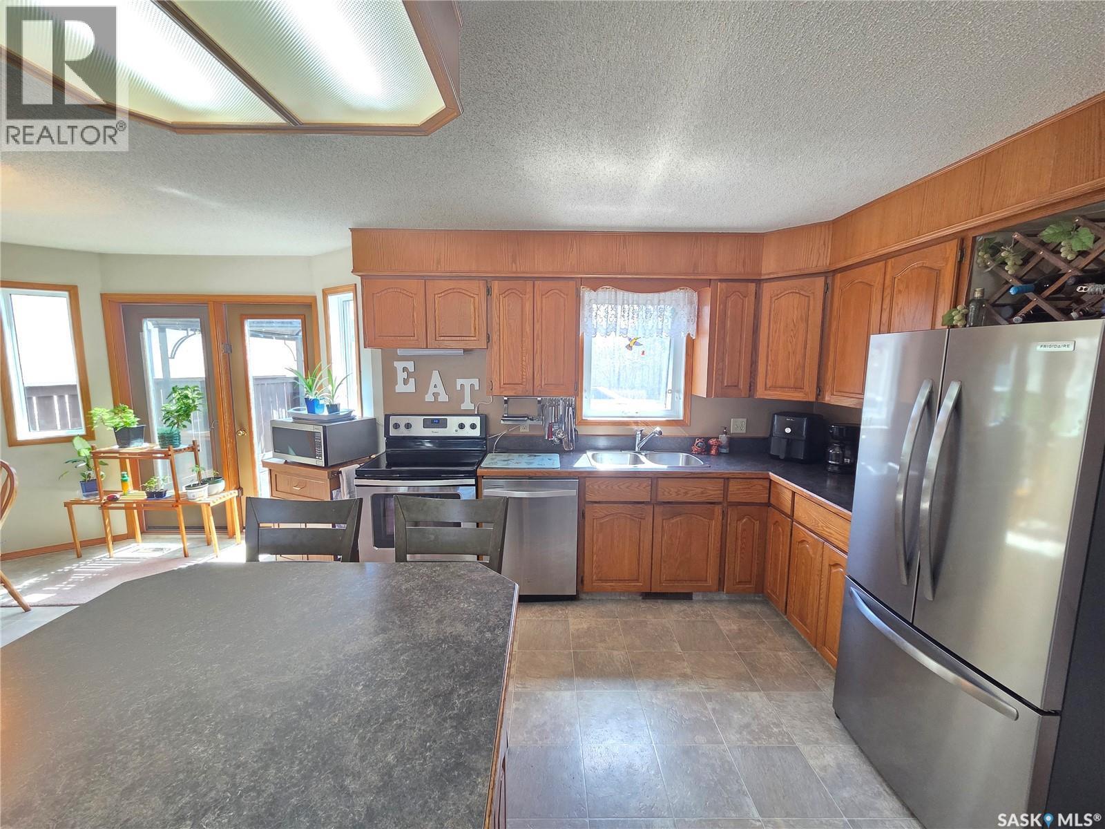 509 Carlyle Avenue, Carlyle, SK - Indoor Photo Showing Kitchen With Double Sink