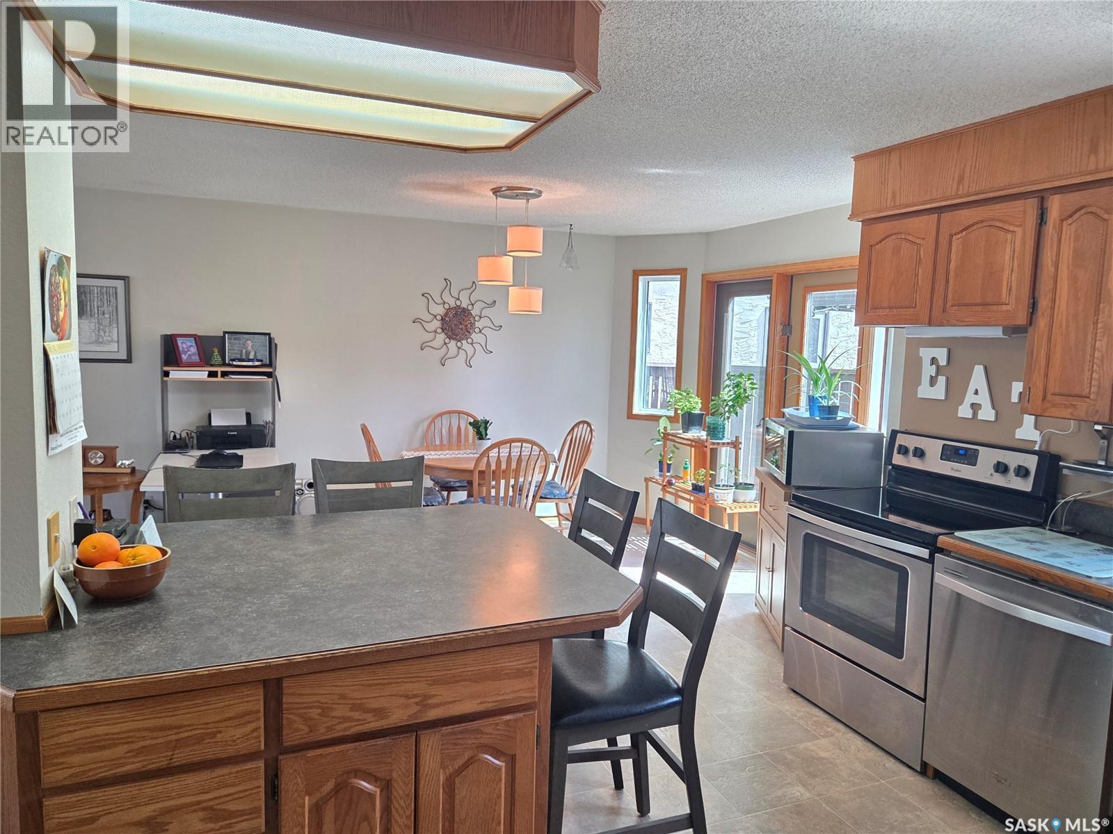 509 Carlyle Avenue, Carlyle, SK - Indoor Photo Showing Kitchen